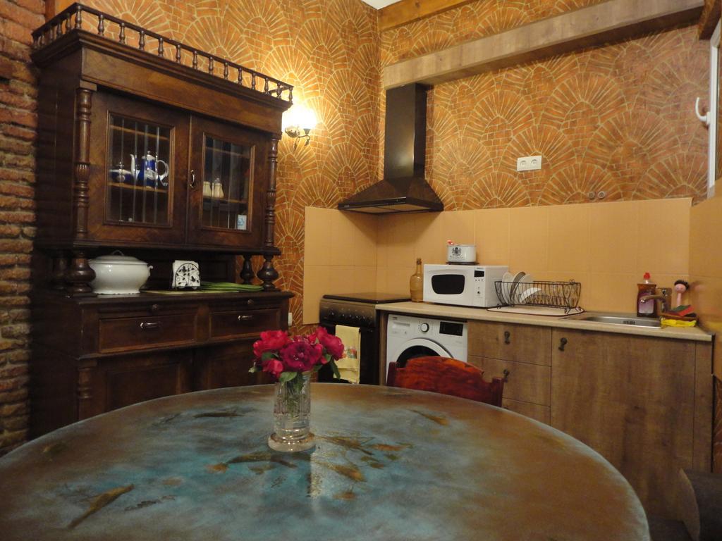 Art House Petunia Apartment Тбилиси Екстериор снимка