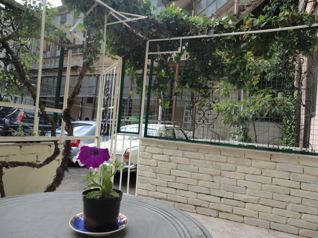 Art House Petunia Apartment Тбилиси Екстериор снимка