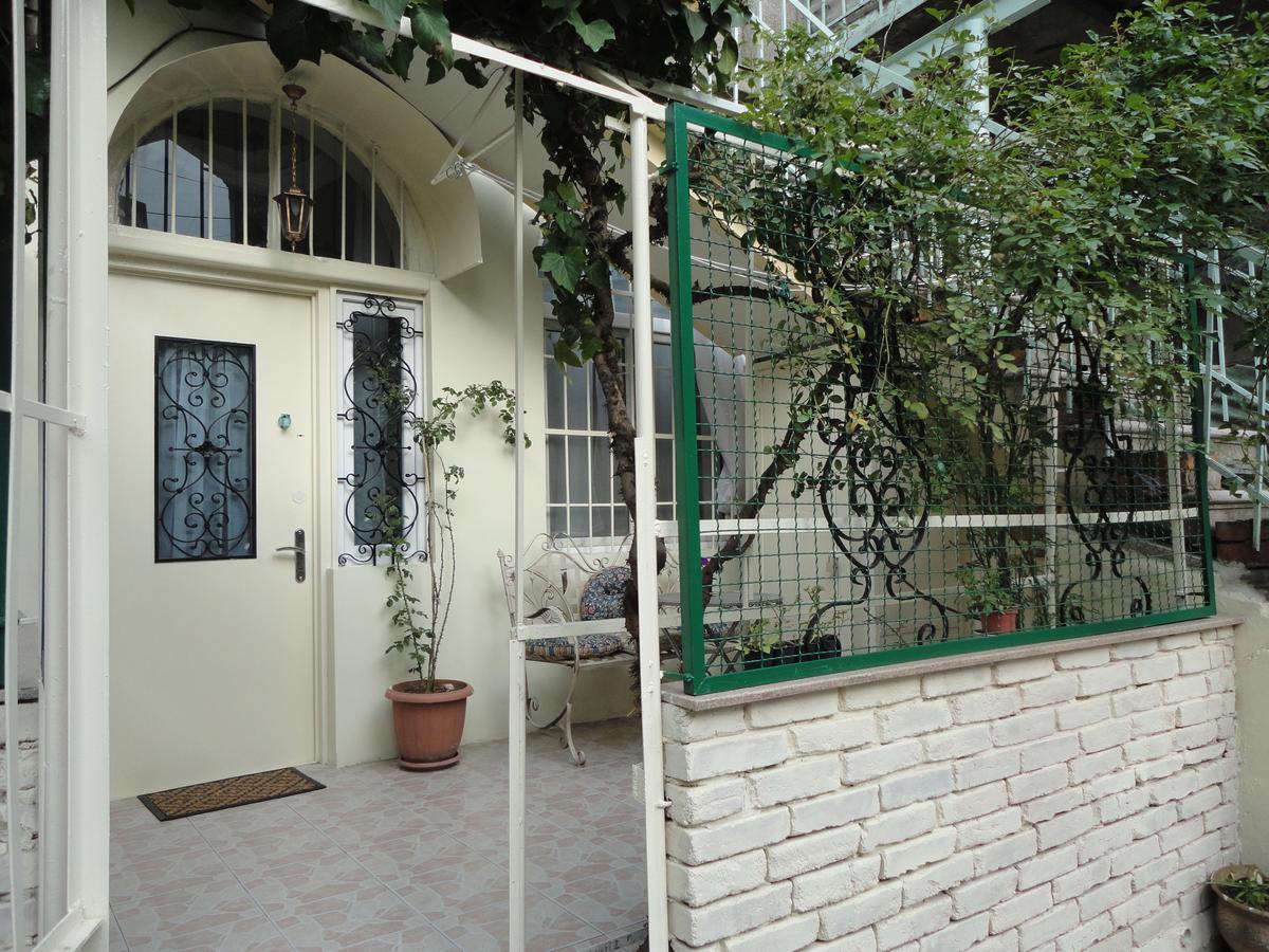 Art House Petunia Apartment Тбилиси Екстериор снимка