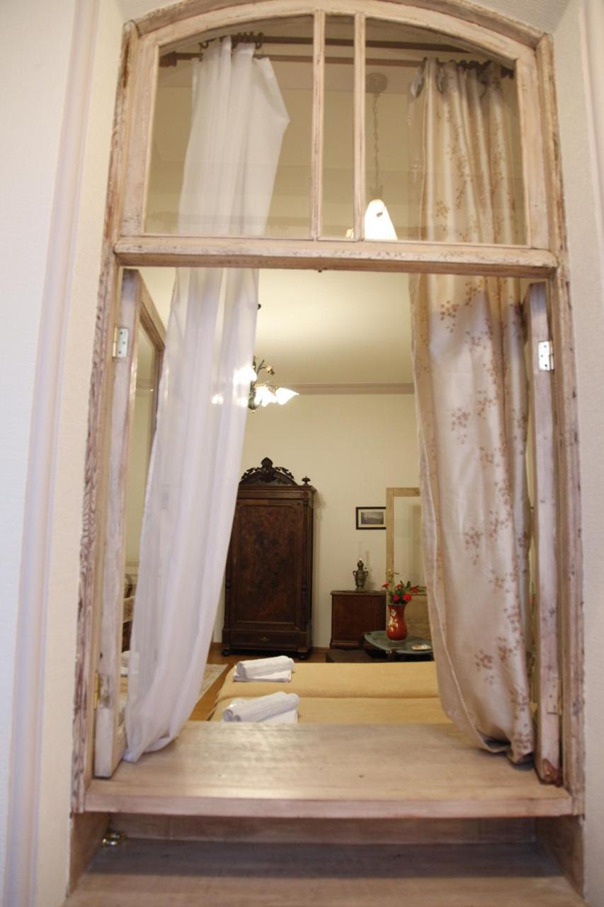 Art House Petunia Apartment Тбилиси Екстериор снимка