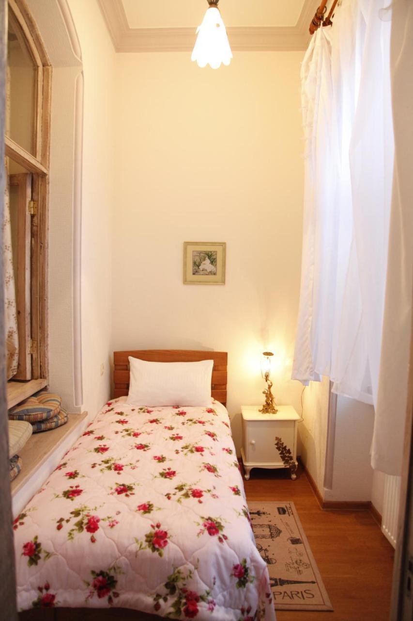 Art House Petunia Apartment Тбилиси Екстериор снимка
