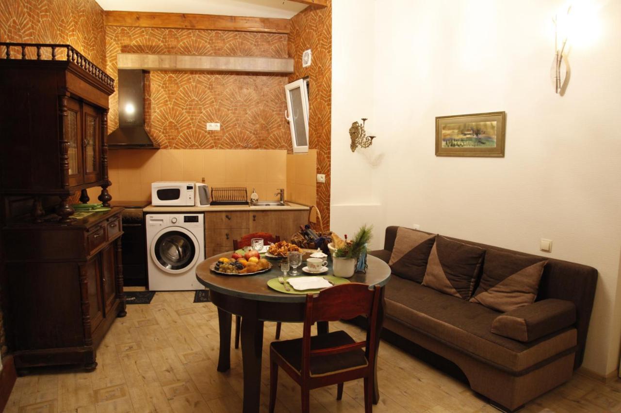 Art House Petunia Apartment Тбилиси Екстериор снимка